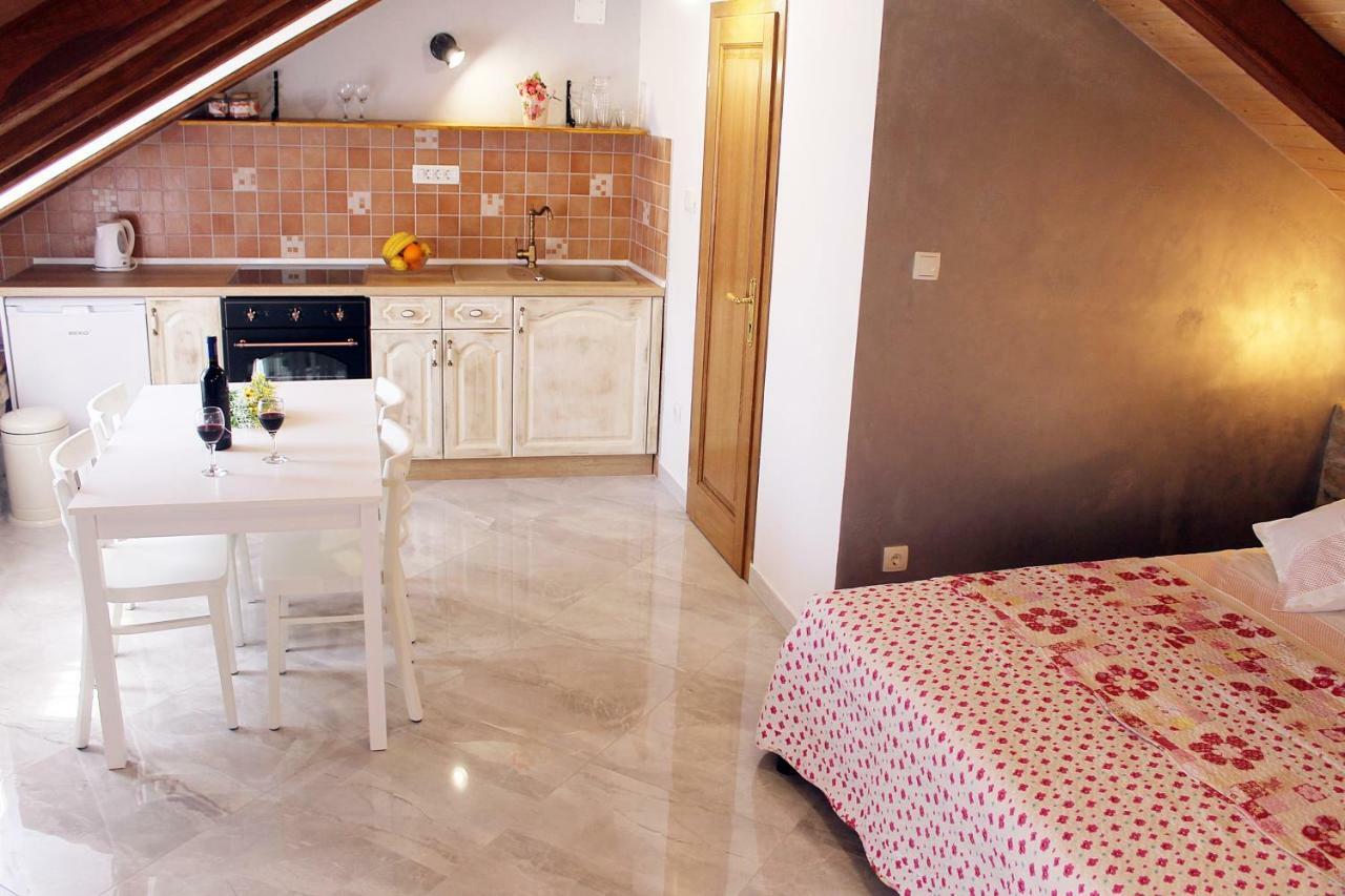 Apartments D&N Вис Екстериор снимка