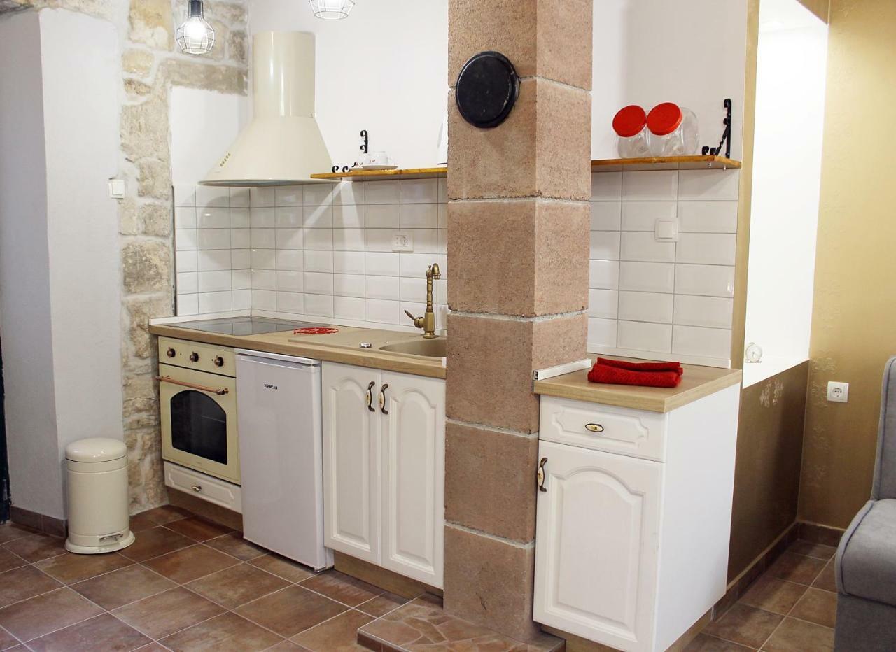 Apartments D&N Вис Екстериор снимка
