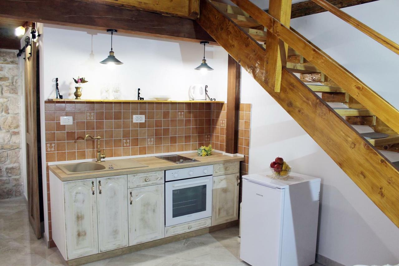 Apartments D&N Вис Екстериор снимка