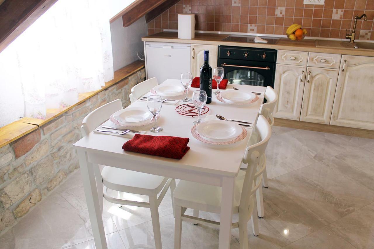 Apartments D&N Вис Екстериор снимка