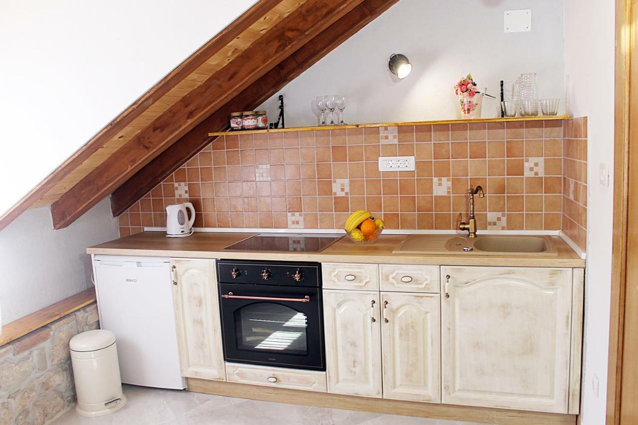 Apartments D&N Вис Екстериор снимка