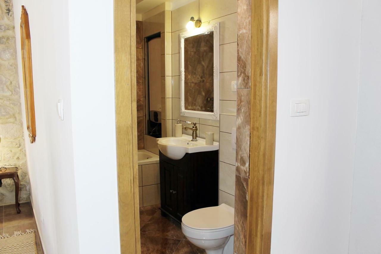 Apartments D&N Вис Екстериор снимка