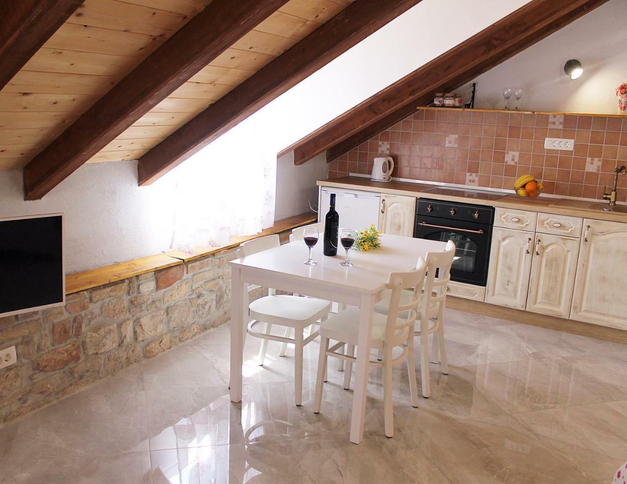 Apartments D&N Вис Екстериор снимка