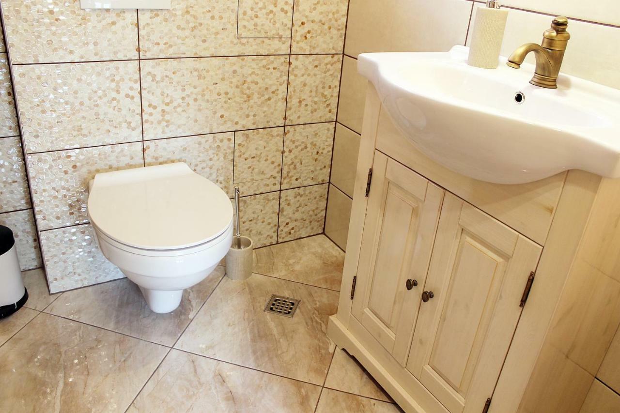 Apartments D&N Вис Екстериор снимка