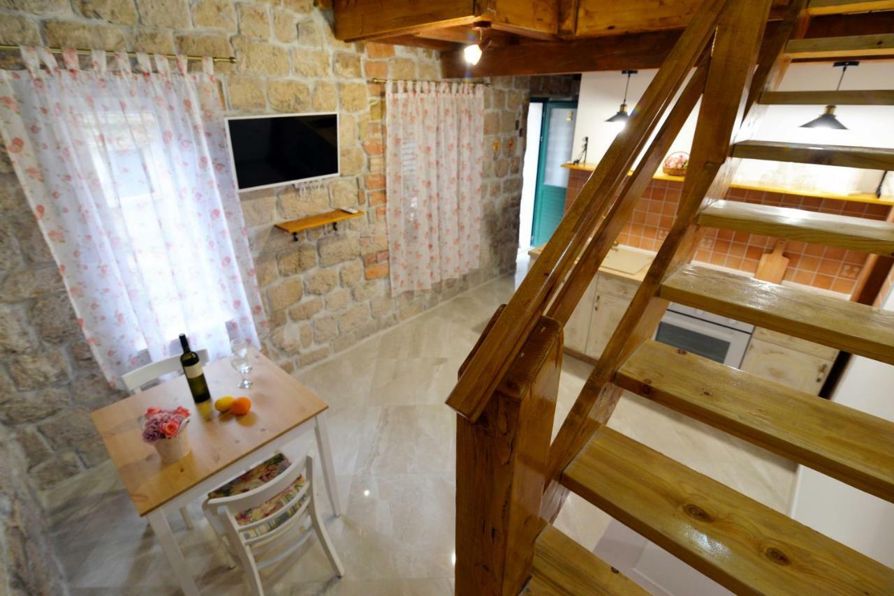 Apartments D&N Вис Екстериор снимка