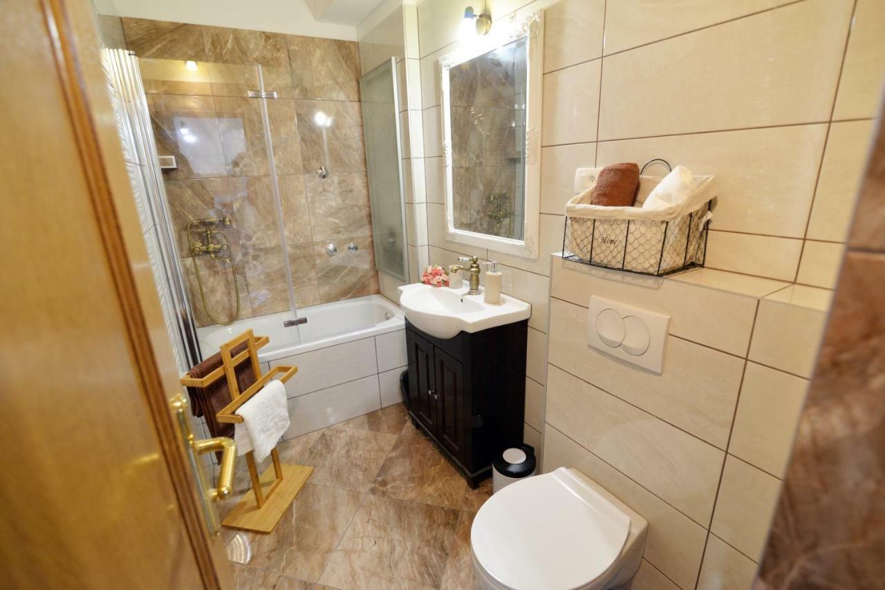 Apartments D&N Вис Екстериор снимка