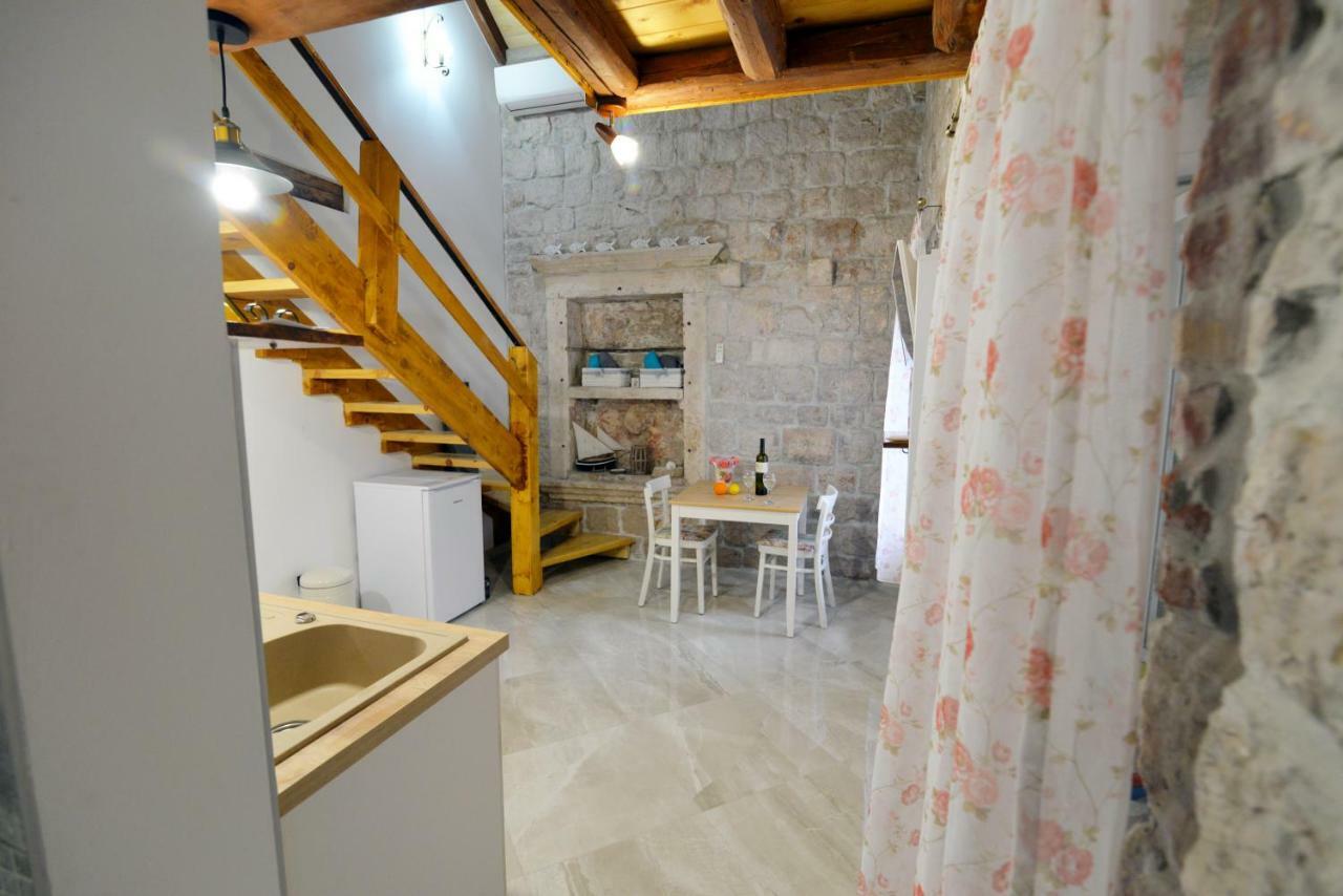 Apartments D&N Вис Екстериор снимка