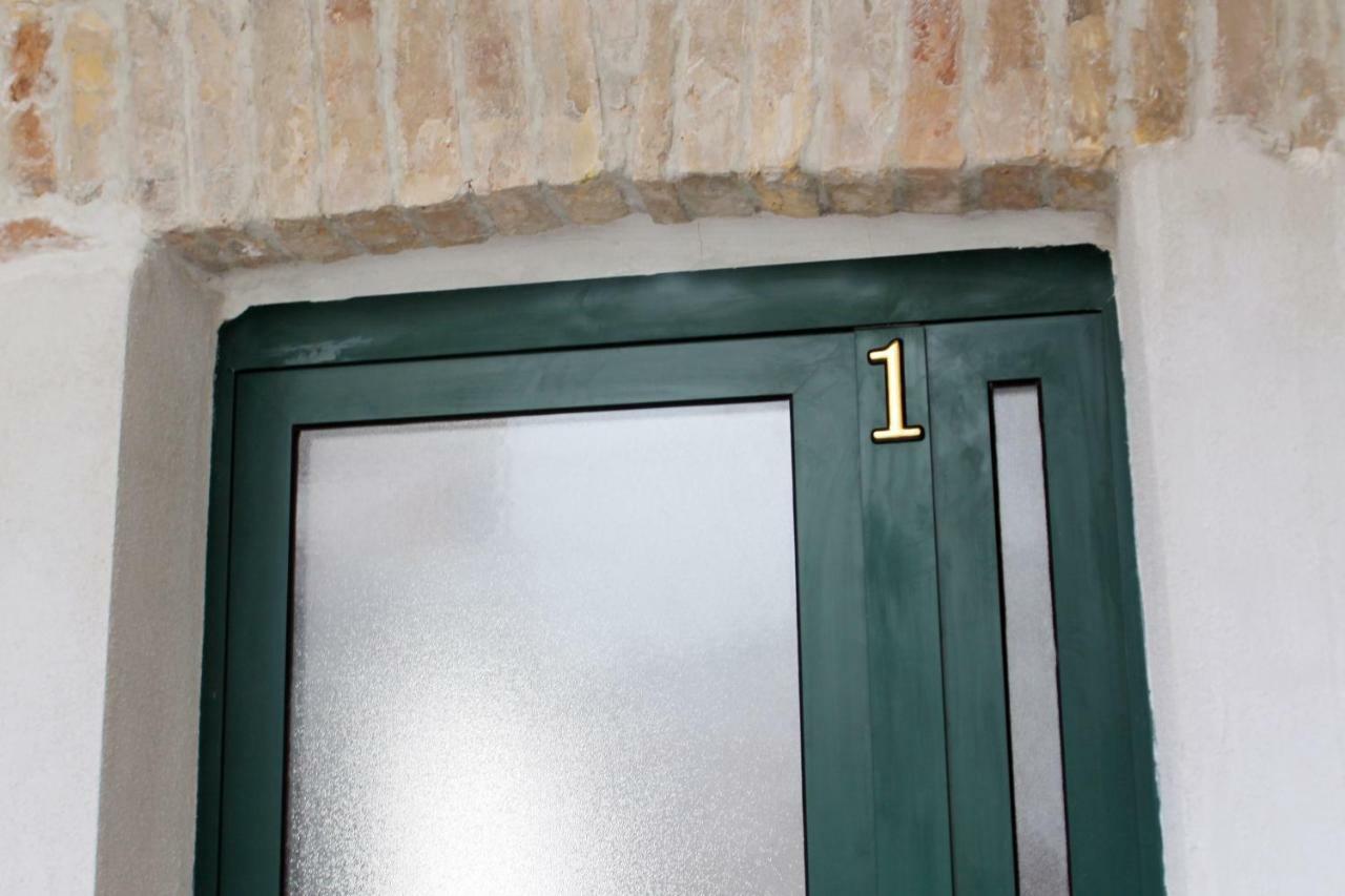 Apartments D&N Вис Екстериор снимка